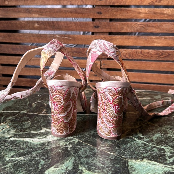 Nine West Tapestry block heels with ankle ties 8.5 comfortable! - Picture 6 of 9